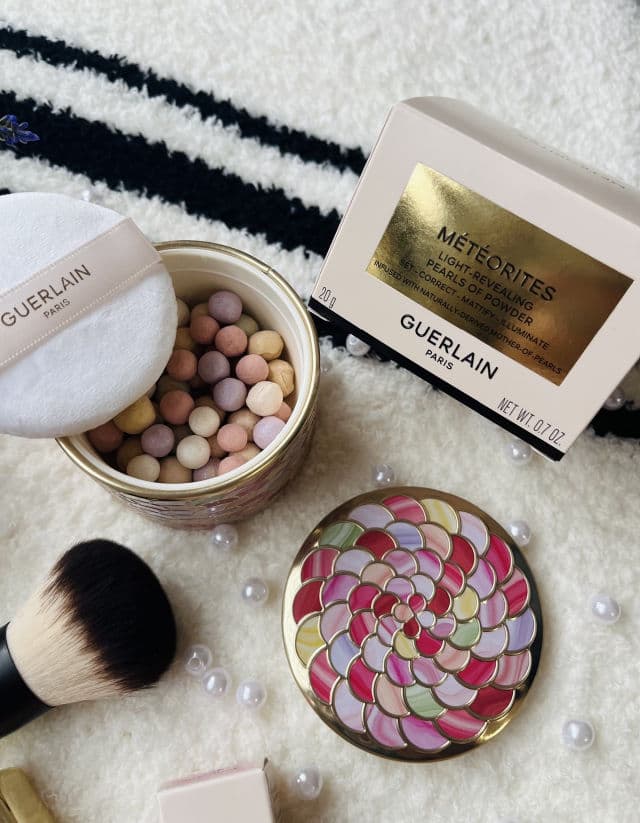 Guerlain Météorites Illuminating Highlighter Powder Pearls review photo by SunShine11
