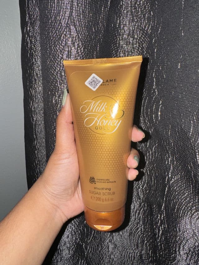 Oriflame Milk & Honey Gold Smoothing Sugar Scrub review photo by ugcwithraoo