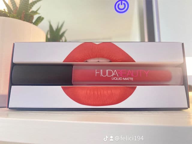 Huda Beauty Liquid Matte Ultra-Comfort Transfer-Proof Lipstick - Icon review photo by Fasihak