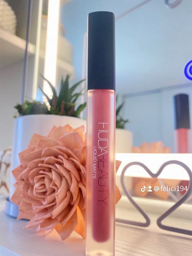 Huda Beauty Liquid Matte Ultra-Comfort Transfer-Proof Lipstick - Icon review photo by Fasihak
