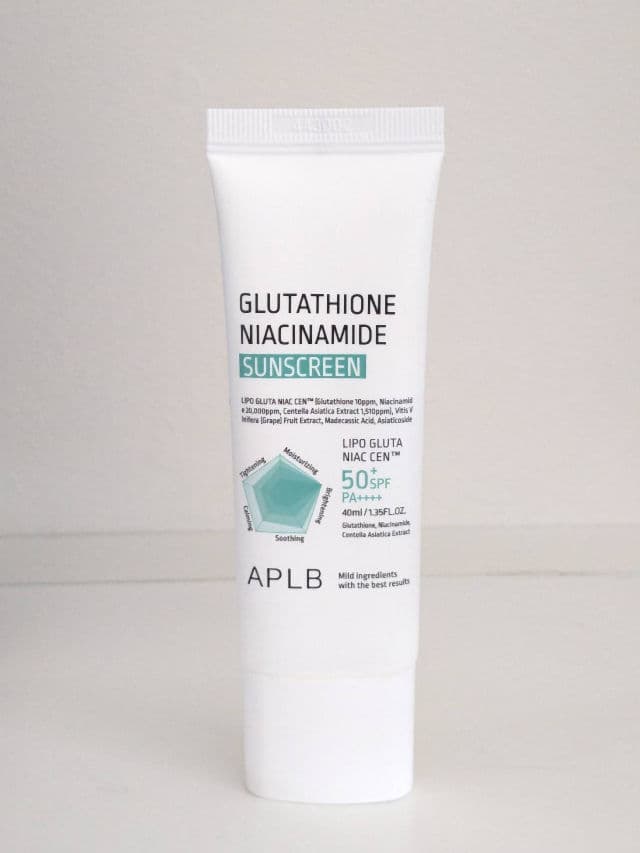 Glutathione Niacinamide Sunscreen SPF50+ PA++++  product review