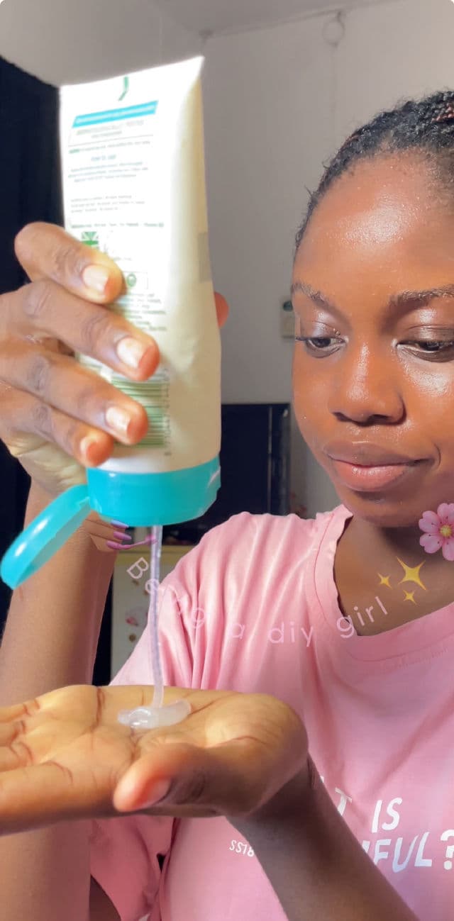 Simple Daily Skin Detox Pore Polishing Face Scrub review photo by Azeezahh