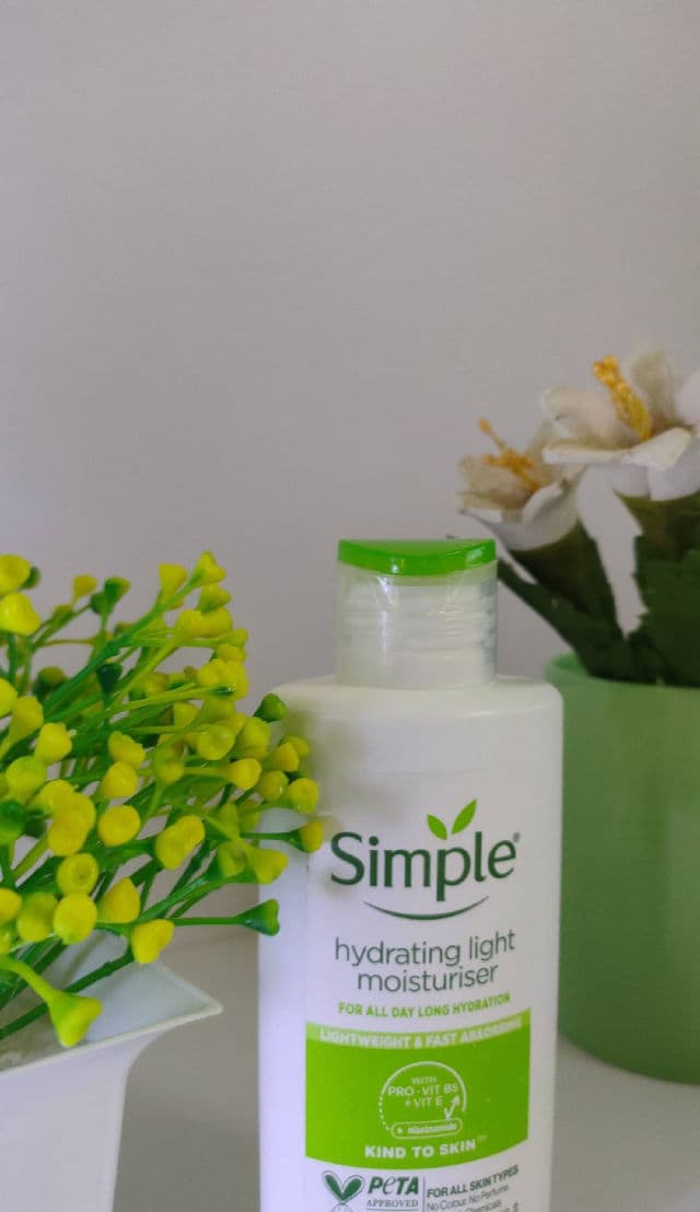 Simple Kind to Skin Hydrating Light Moisturiser review photo by Skin2Beauty