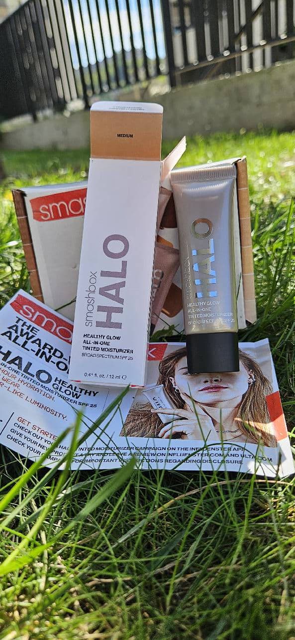Smashbox Halo Healthy Glow Tinted Moisturizer SPF 25 review photo by ugcwithmariko