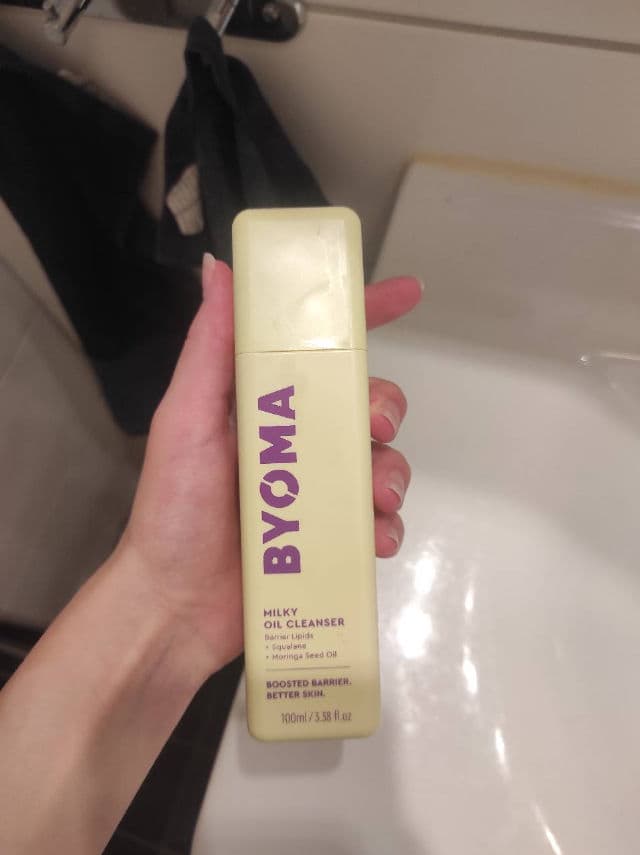 BYOMA Milky Oil Cleanser review photo by strwbrri