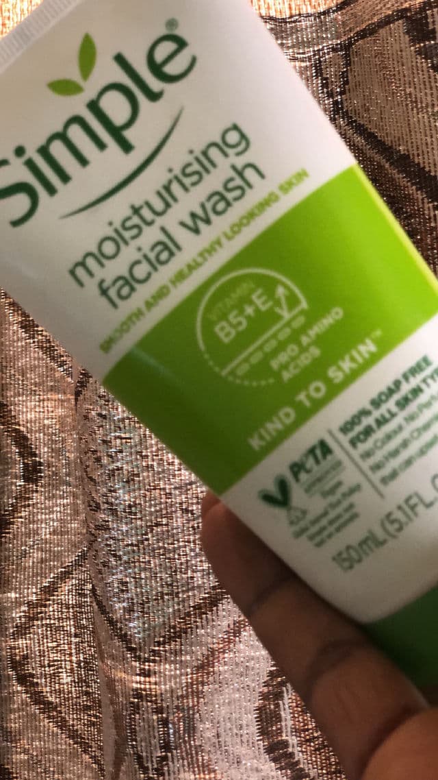 Simple Kind to Skin Moisturising Face Wash with Vitamin B5+E review photo by douglasthecreative