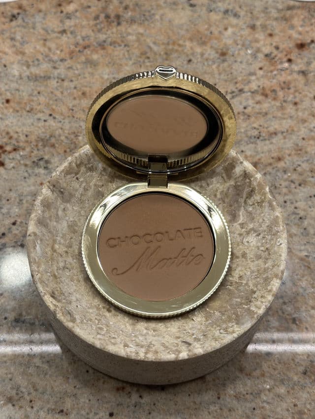 Too Faced Chocolate Soleil Bronzer - Milk Chocolate review photo by Luyene