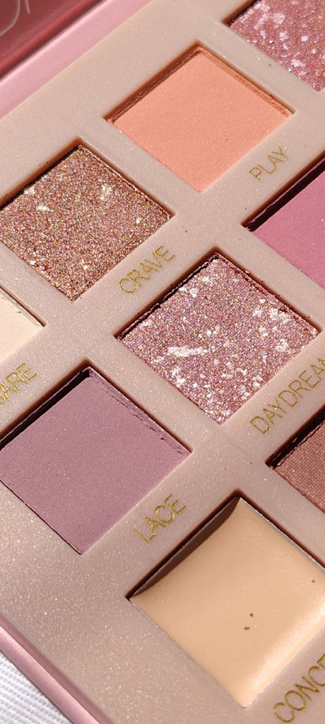 Huda Beauty Nude Eyeshadow Palette review photo by Khadiy