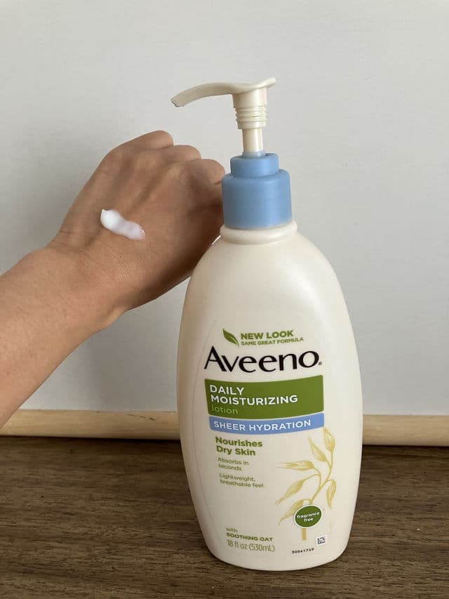 Aveeno Sheer Hydration Daily Moisturizing Lotion review photo by justrc