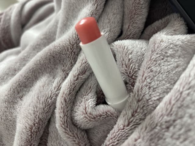 Labello Hyaluron Lip Moisture Plus review photo by sehrskin