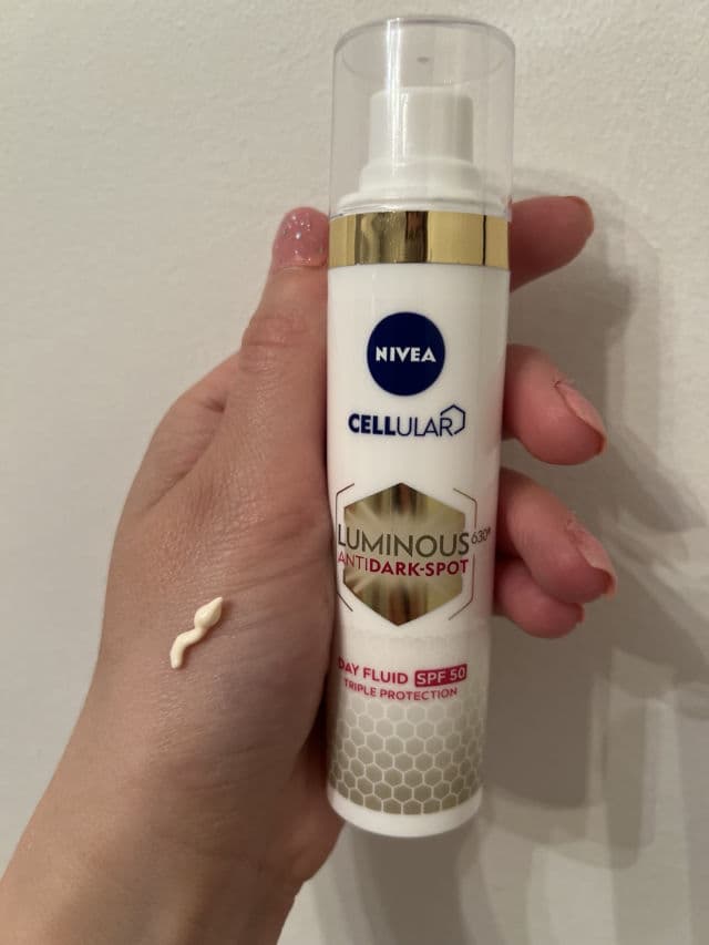 Nivea Cellular Luminous 630 Anti Dark-Spot Day Fluid SPF 50 review photo by OanaMiruna 