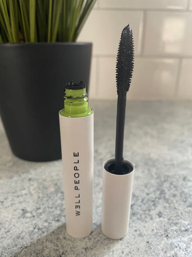 Well People Expressionist Pro Mascara review photo by mudonyourface