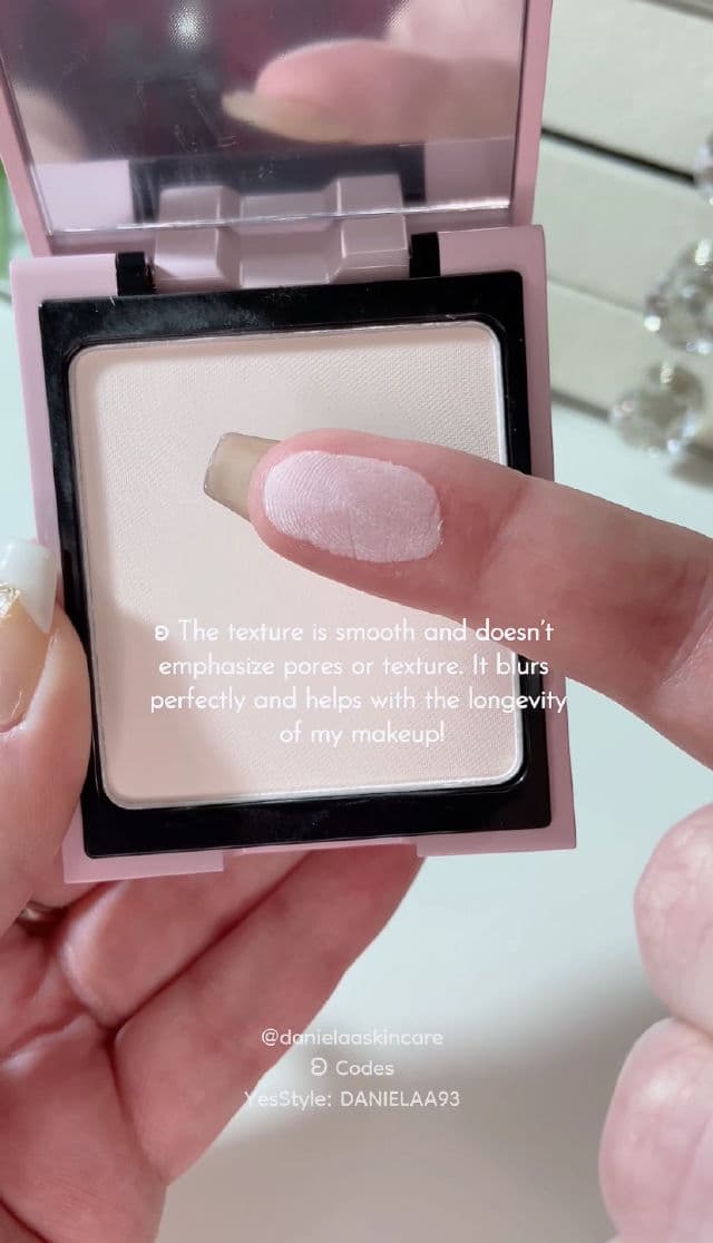 Milk Touch All-Day Perfect Blurring Fixing Pact review photo by danielaaskincare