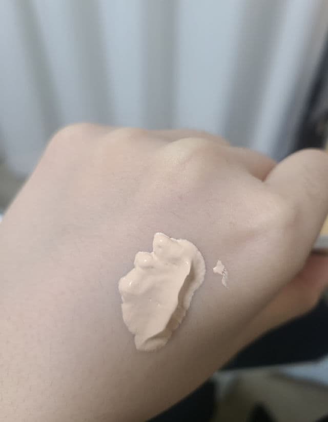 ANUA Matt But Glow Cover Beige SPF50+PA+++ review photo by senvsational