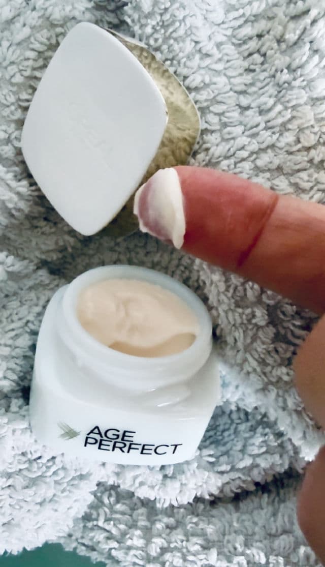L'Oreal Paris Age Perfect Anti-Sagging & Ultra-Hydrating Eye Cream review photo by ambrosiareviews