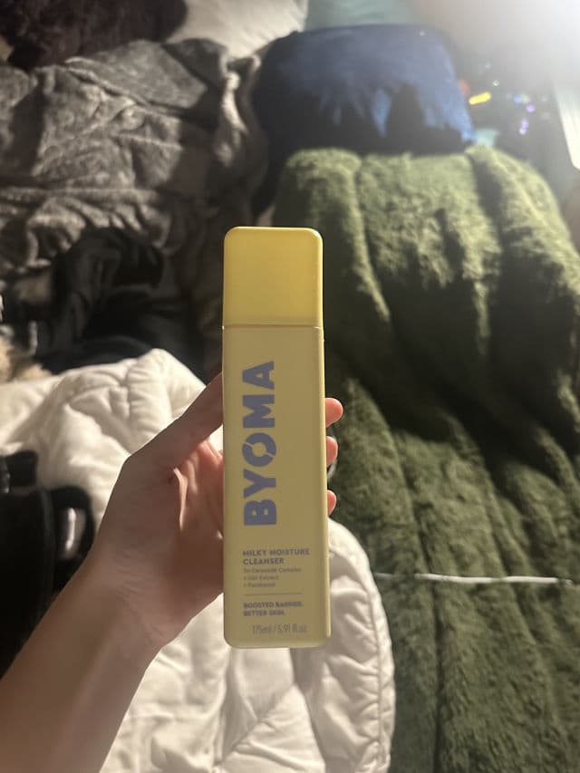 BYOMA Milky Moisture Cleanser review photo by hiimhelen