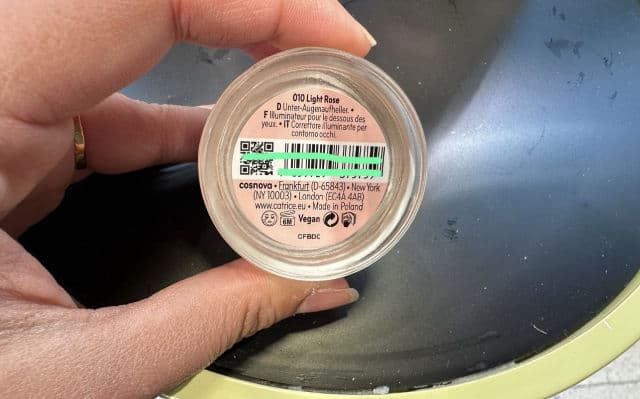 Catrice 010 Light Rose review photo by Ammara1