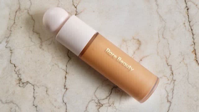 Rare Beauty Liquid Touch Weightless Foundation review photo by Alexagg10