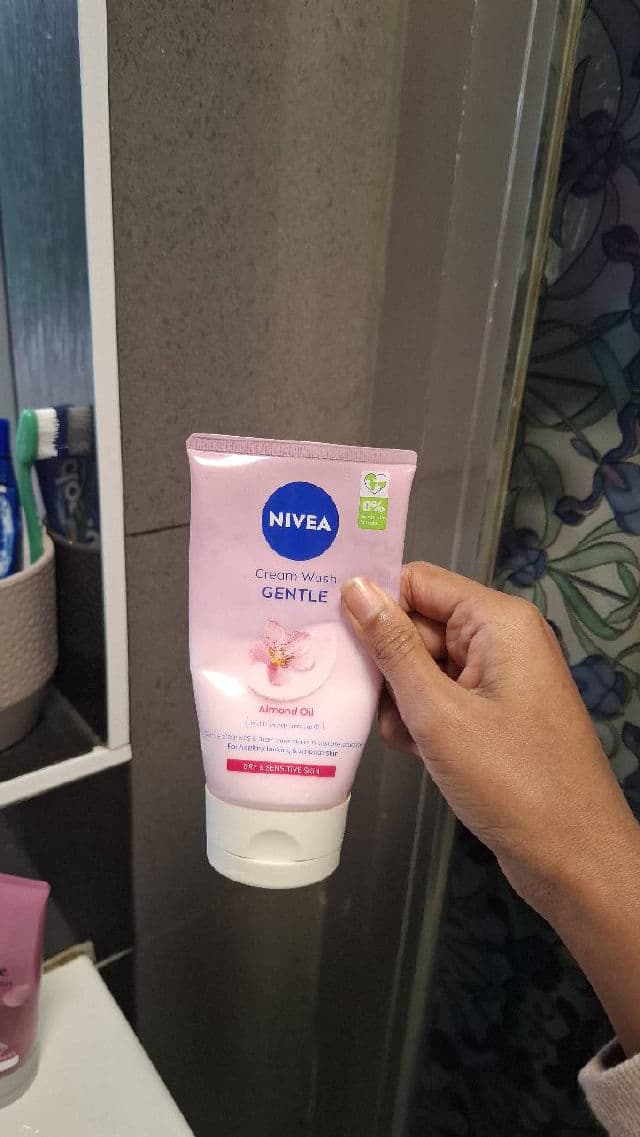 Nivea Gentle Cleansing Cream Wash review photo by Theanavi