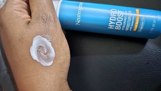 Neutrogena Hydro Boost Hyaluronic Acid Moisturizer SPF 50 review photo by Neyla