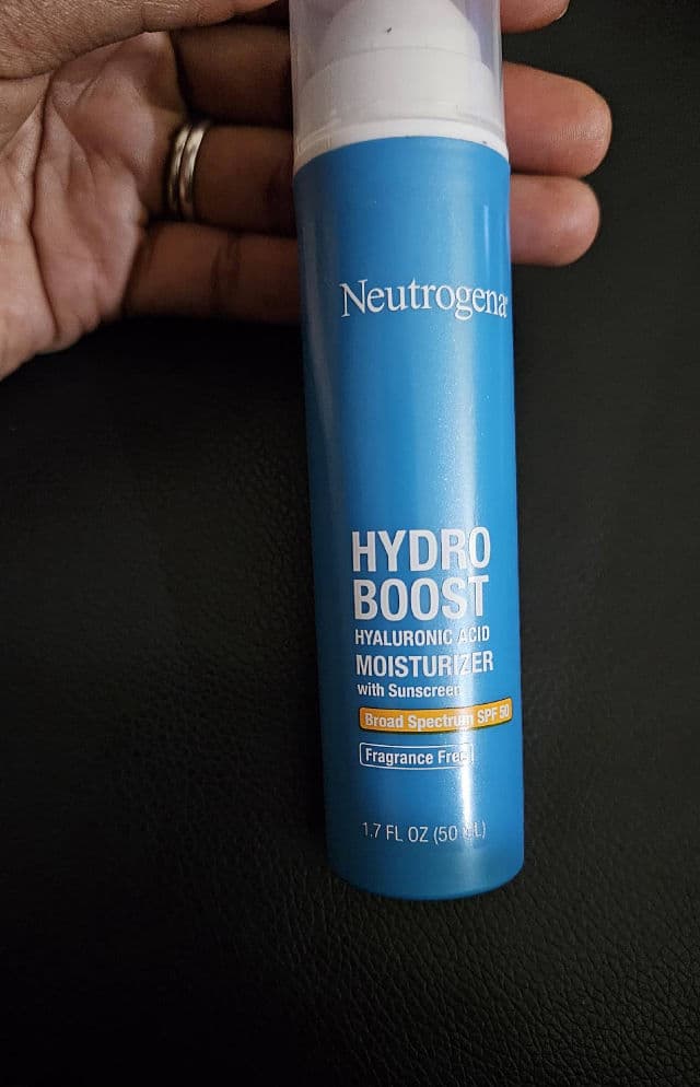 Neutrogena Hydro Boost Hyaluronic Acid Moisturizer SPF 50 review photo by Neyla