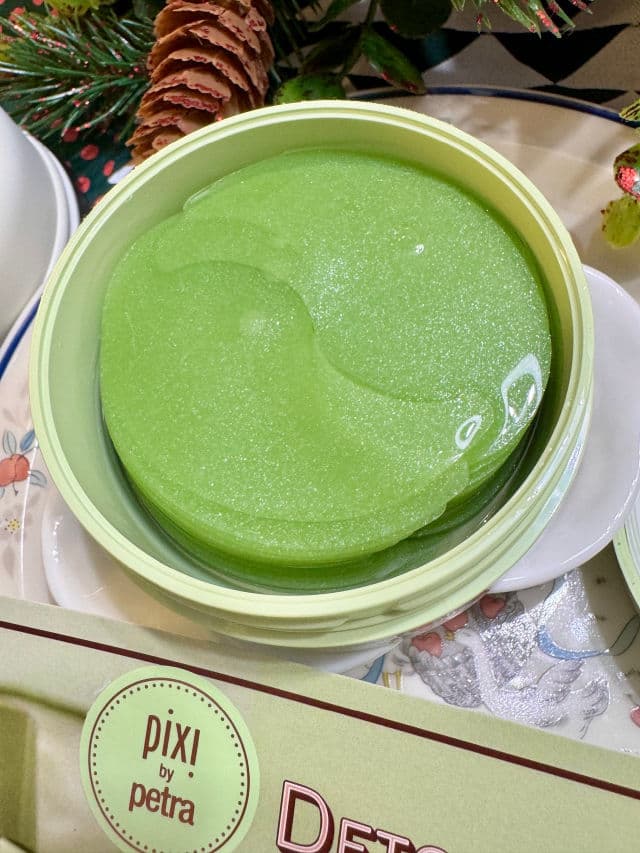Pixi DetoxifEYE review photo by freshmochiskin
