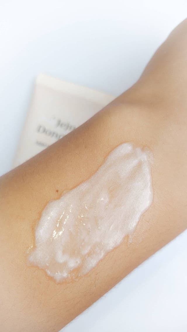 Neulii Jeju Dongbeak Mild Foam Cleanser review photo by Skinflynest