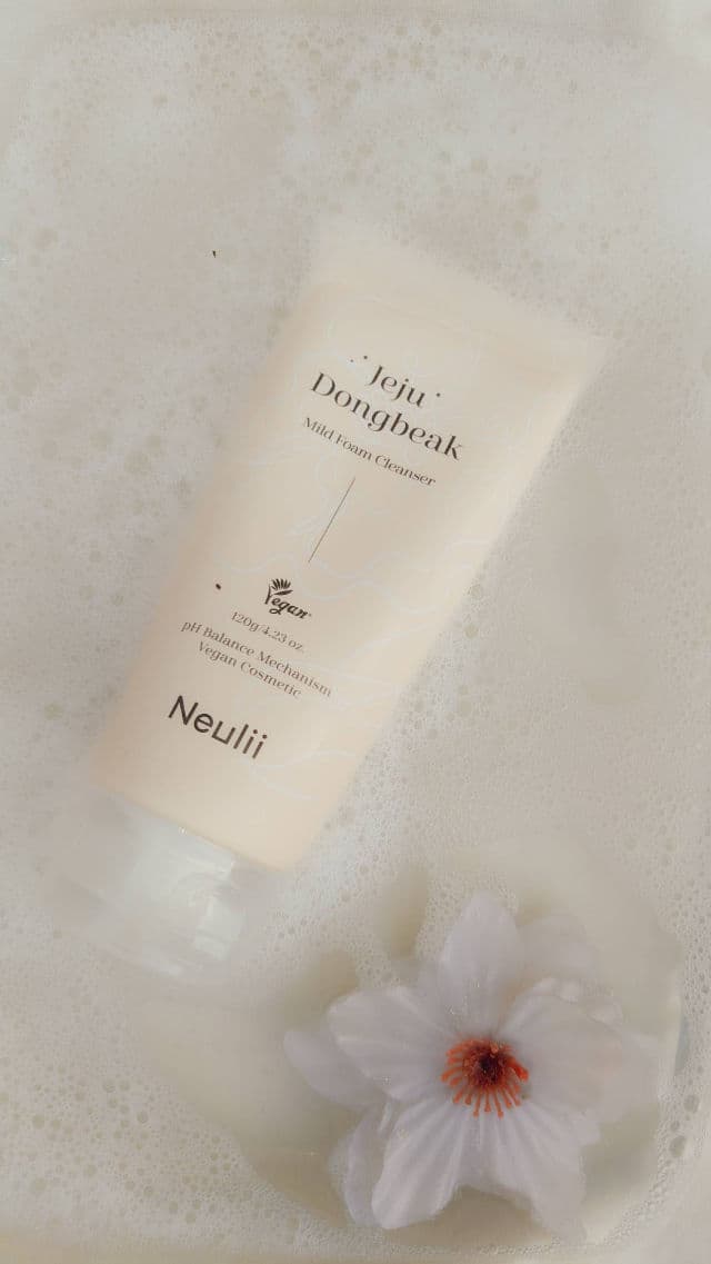 Neulii Jeju Dongbeak Mild Foam Cleanser review photo by Skinflynest
