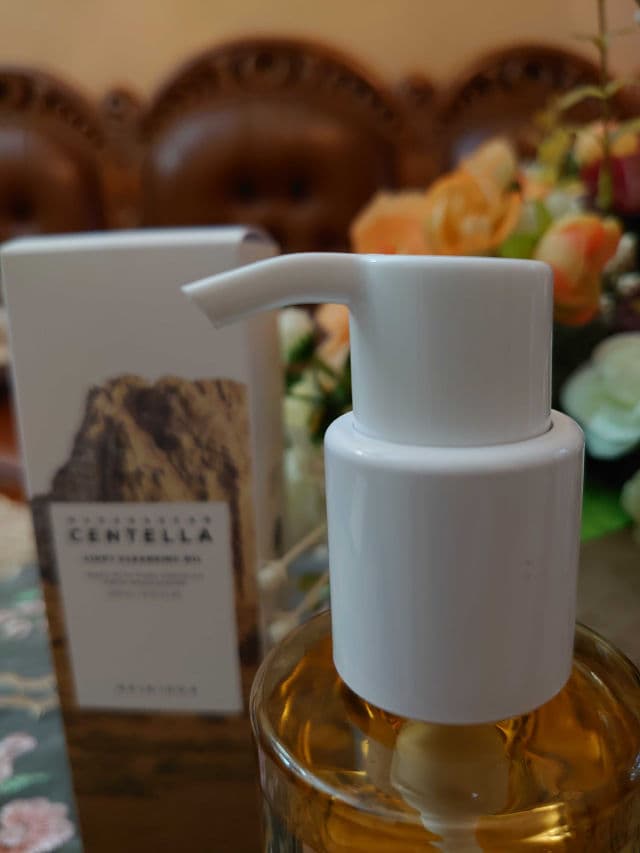 SKIN1004 Madagascar Centella Light Cleansing Oil review photo by donaoktaviaa