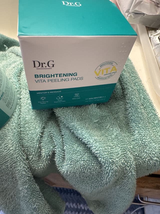 DR.G Brightening Vita Peeling Pad review photo by isdom89beauty