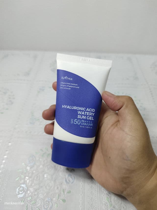 ISNTREE Hyaluronic Acid Watery Sun Gel SPF50+ PA++++ review photo by itsniknazirah