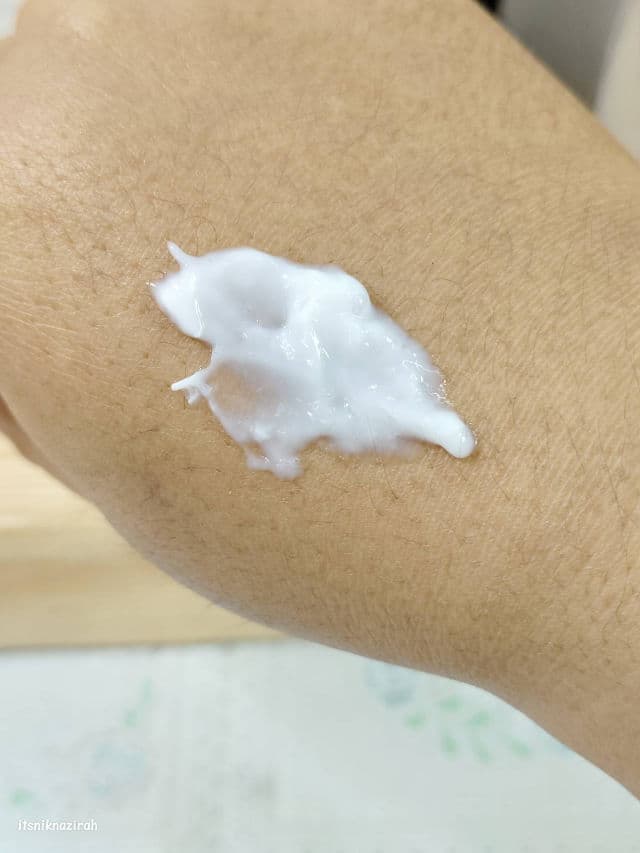 SKINMADE Antioxidants + Prebiotic Oats Barrier Repair Moisturiser review photo by itsniknazirah