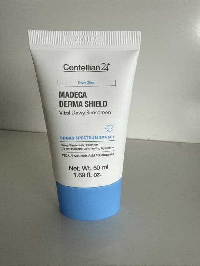 Centellian24 Madeca Derma Shield Vital Dewy Sunscreen SPF 50+ review photo by Alinasoul