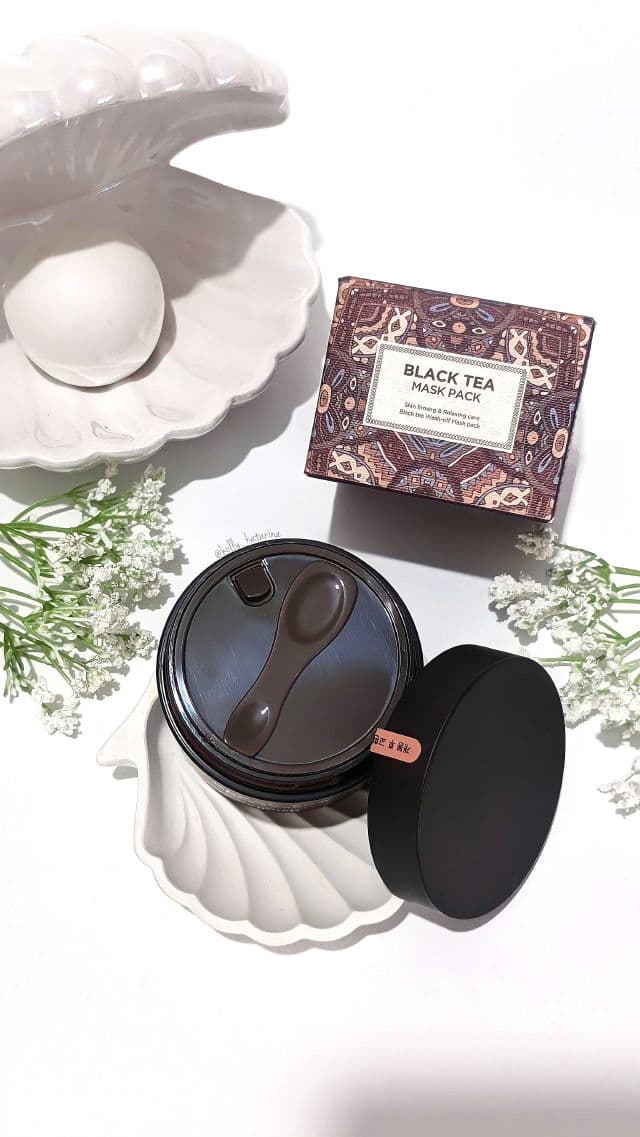 Heimish Black Tea Mask Pack review photo by Hollykatarina