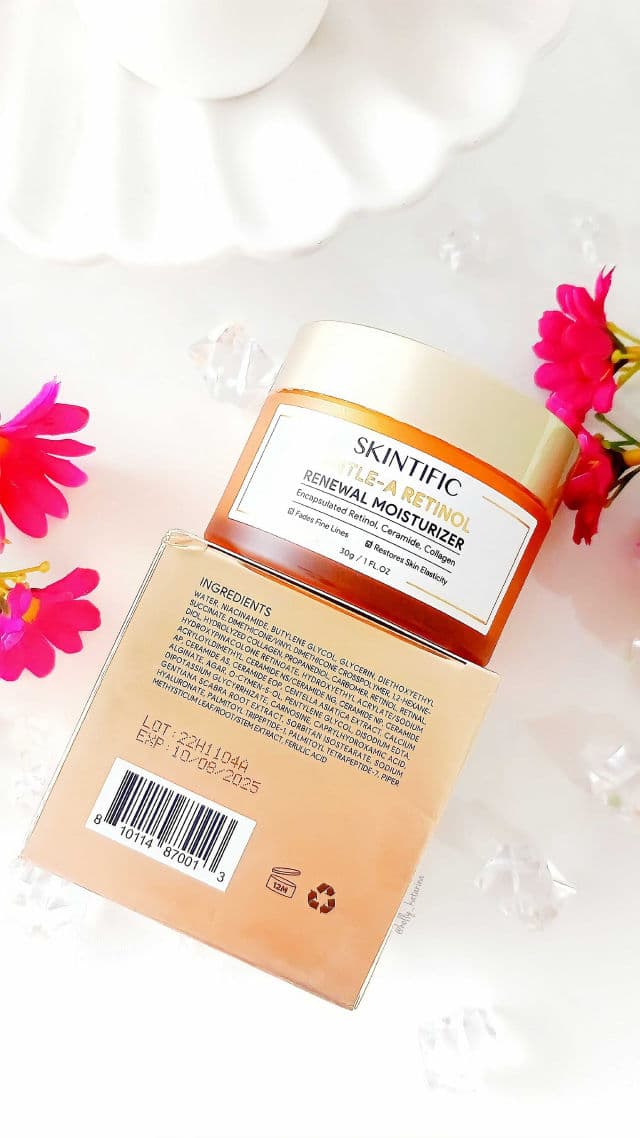Skintific Gentle A Retinol Renewal Moisturizer review photo by Hollykatarina
