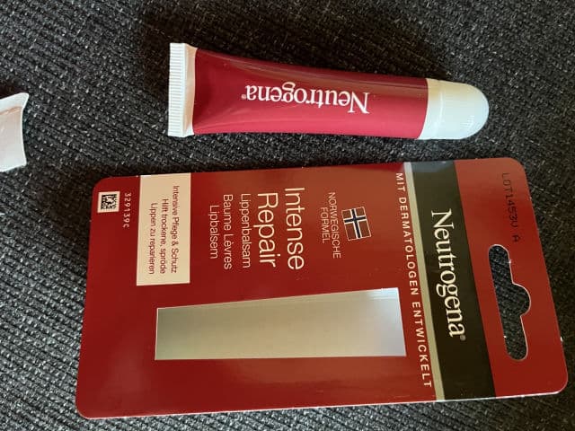 Neutrogena Norwegian Formula Intense Repair Lip Balm review photo by Biucikacska
