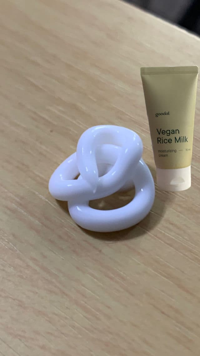 GOODAL Vegan Rice Milk Moisturizing Cream review photo by Demiejavenar