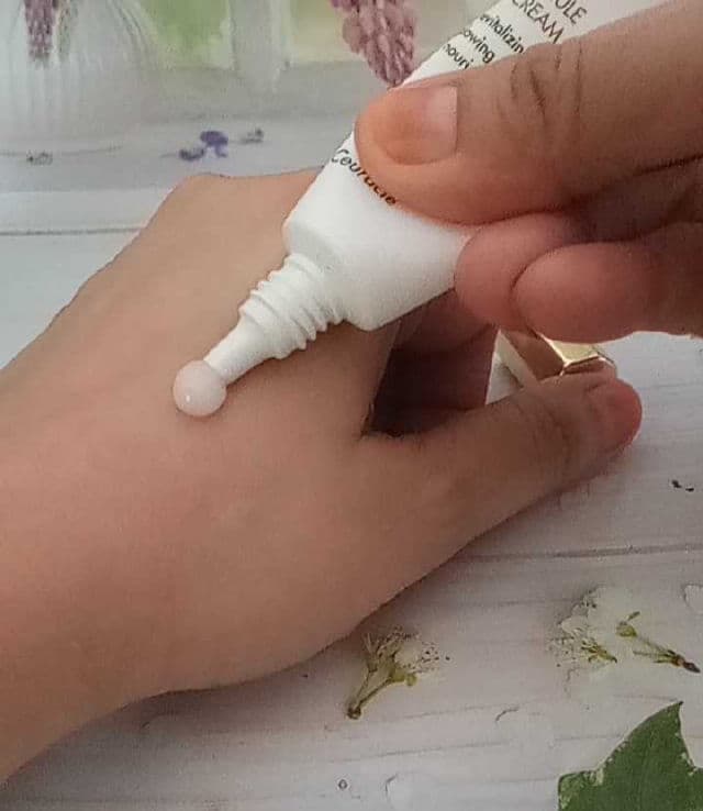 Dr. Ceuracle Royal Vita Propolis 33 Capsule Eye Cream  review photo by deby