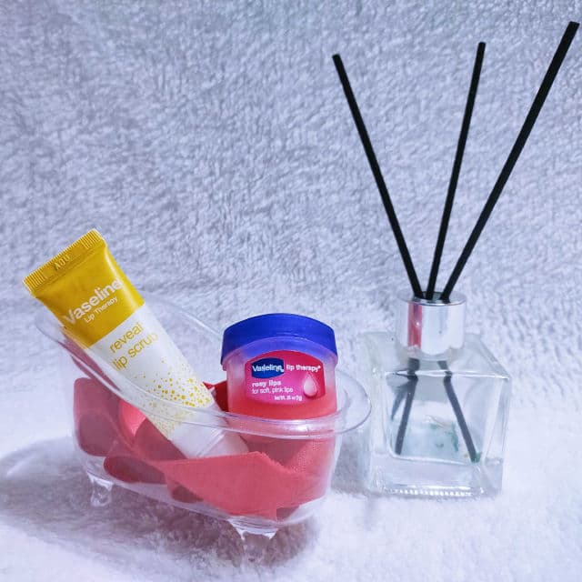 Vaseline Lip Therapy Rosy review photo by czhyreigne