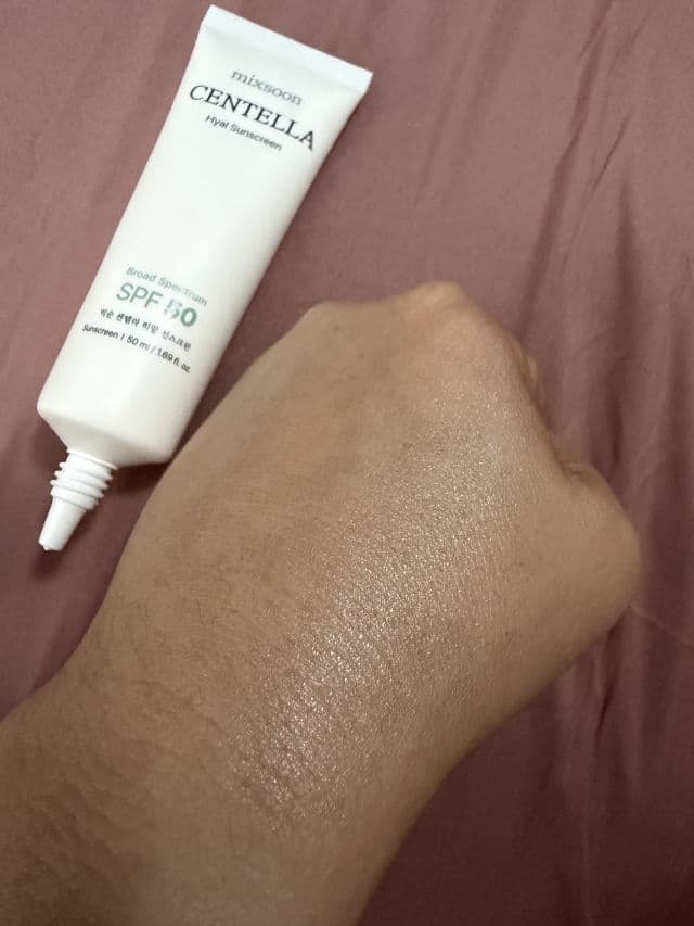 MIXSOON Centella Hyal Sunscreen review photo by jessiili