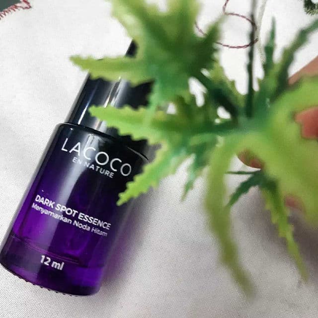 Lacoco en nature Darkspot Essence review photo by Skincarediaryy
