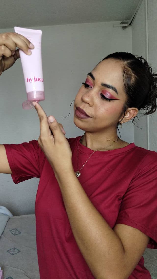 By Juccy Gooseberry AHA Jelly Cleanser review photo by liliconestilos
