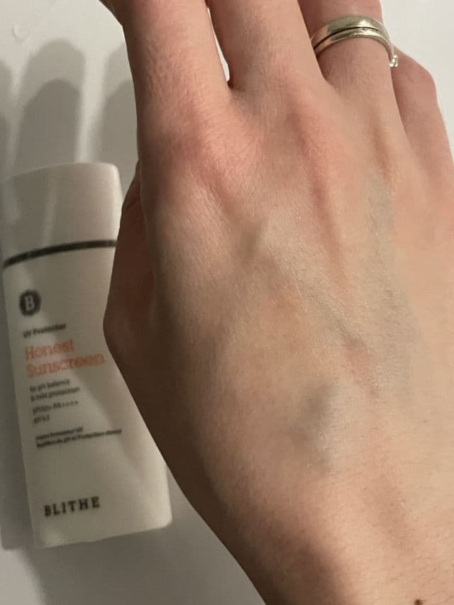 BLITHE UV Protector Honest Sunscreen for pH Balance & Mild Protection SPF50+ PA++++ review photo by jazzgirlsaround