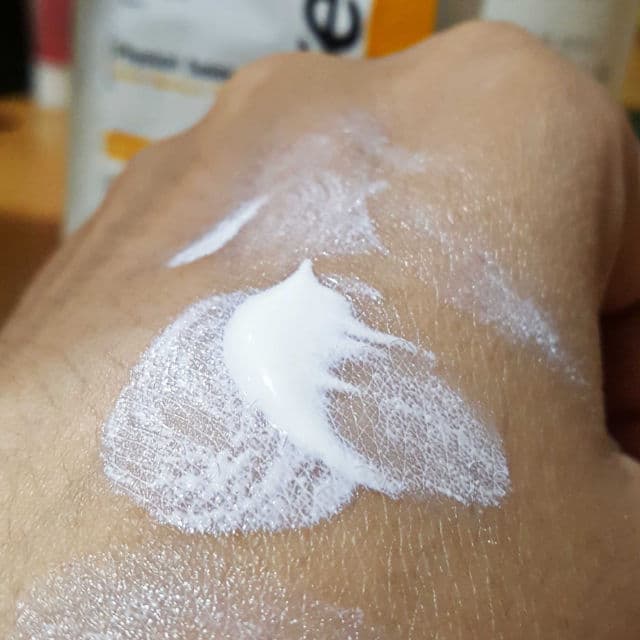 Oxecure Acne Sunscreen SPF50+ PA++++ review photo by MisskintrovertedAnn