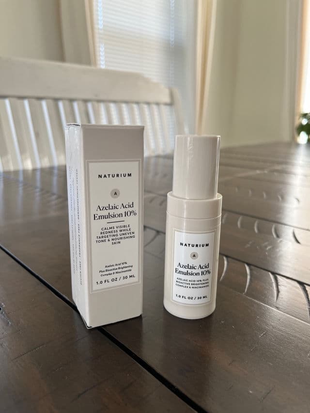 Naturium Azelaic Acid Emulsion 10% review photo by Veracity