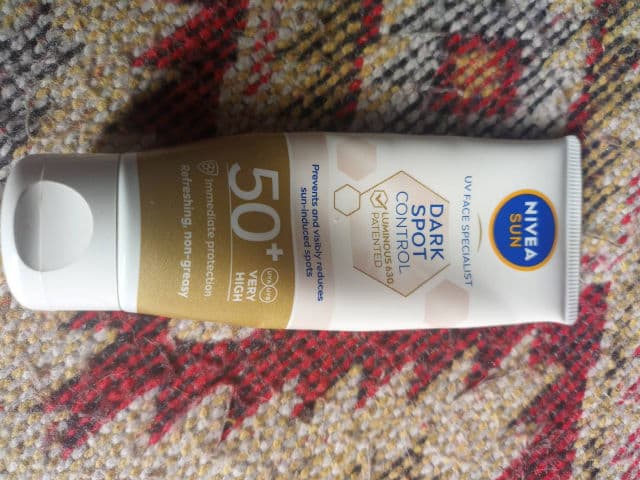 Nivea Sun Spot Control Luminous 630 Sun Fluid SPF 50+ review photo by MayoAna