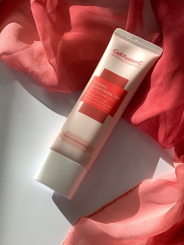 Toning Sunscreen 100 SPF50+/PA++++ product review