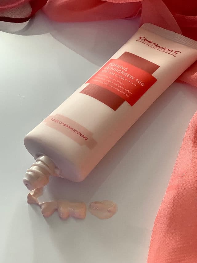Toning Sunscreen 100 SPF50+/PA++++ product review