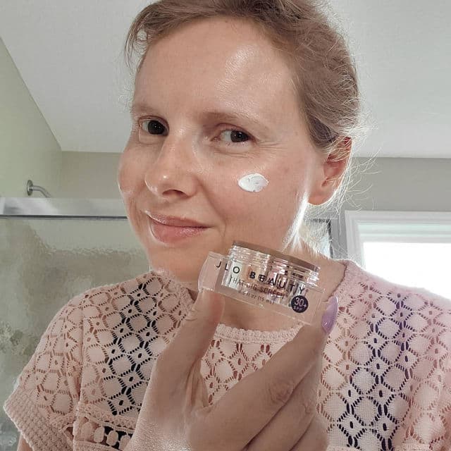 JLo Beauty That Big Screen - Face Moisturizer with SPF 30 review photo by Hendrika01