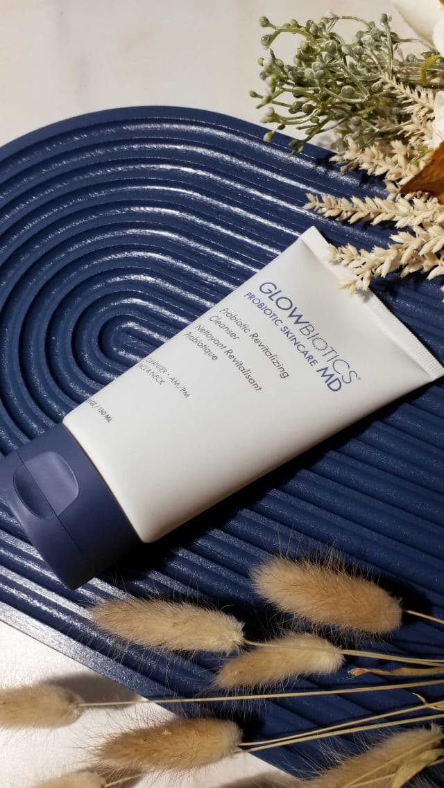 GLOWBIOTICS Probiotic Revitalizing Cleanser review photo by Hendrika01